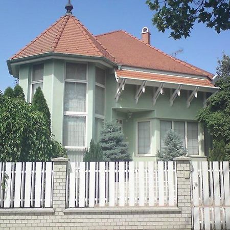 Center Apartmanhaz Hotell Hajdúszoboszló Exteriör bild
